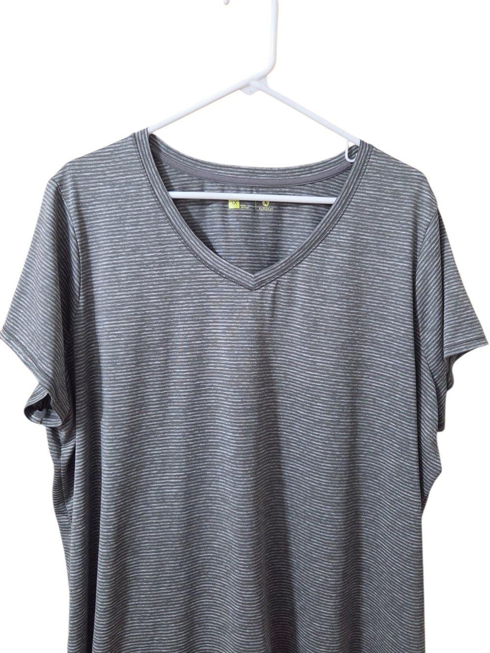 Xersion Gray Striped V-Neck Short Sleeve Tee